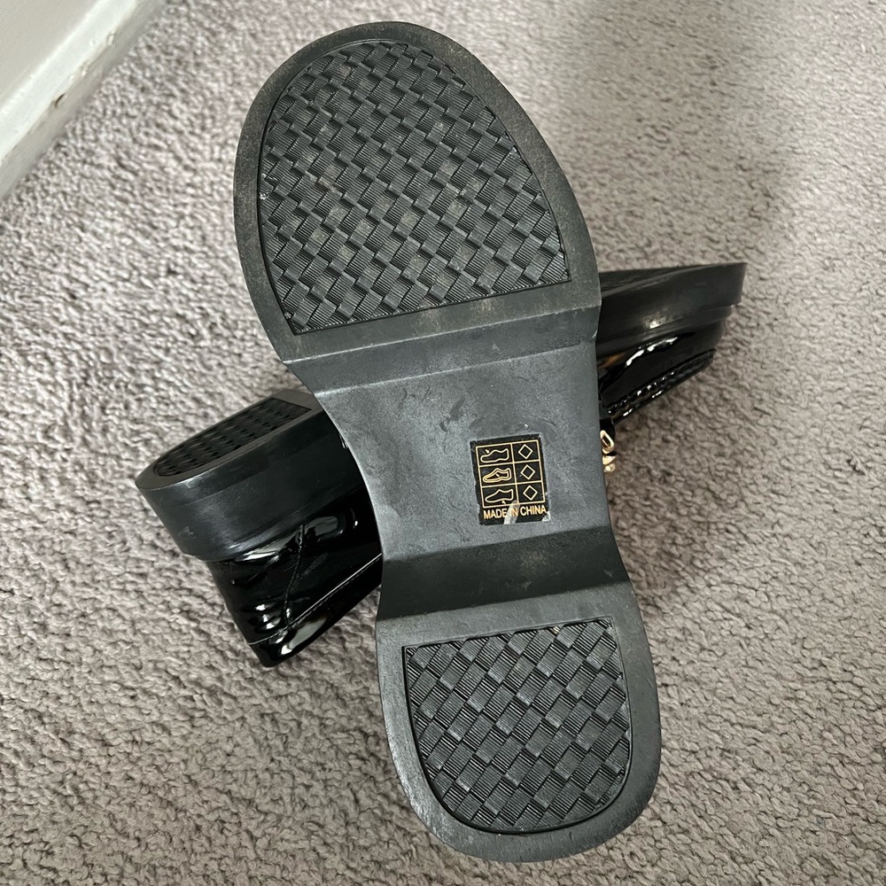 Chain Decor Slip On Loafers - Picture 2 of 6
